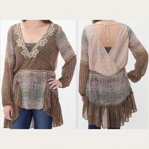 Buckle Gimmicks Mixed Floral & Lace Boho Tunic Top